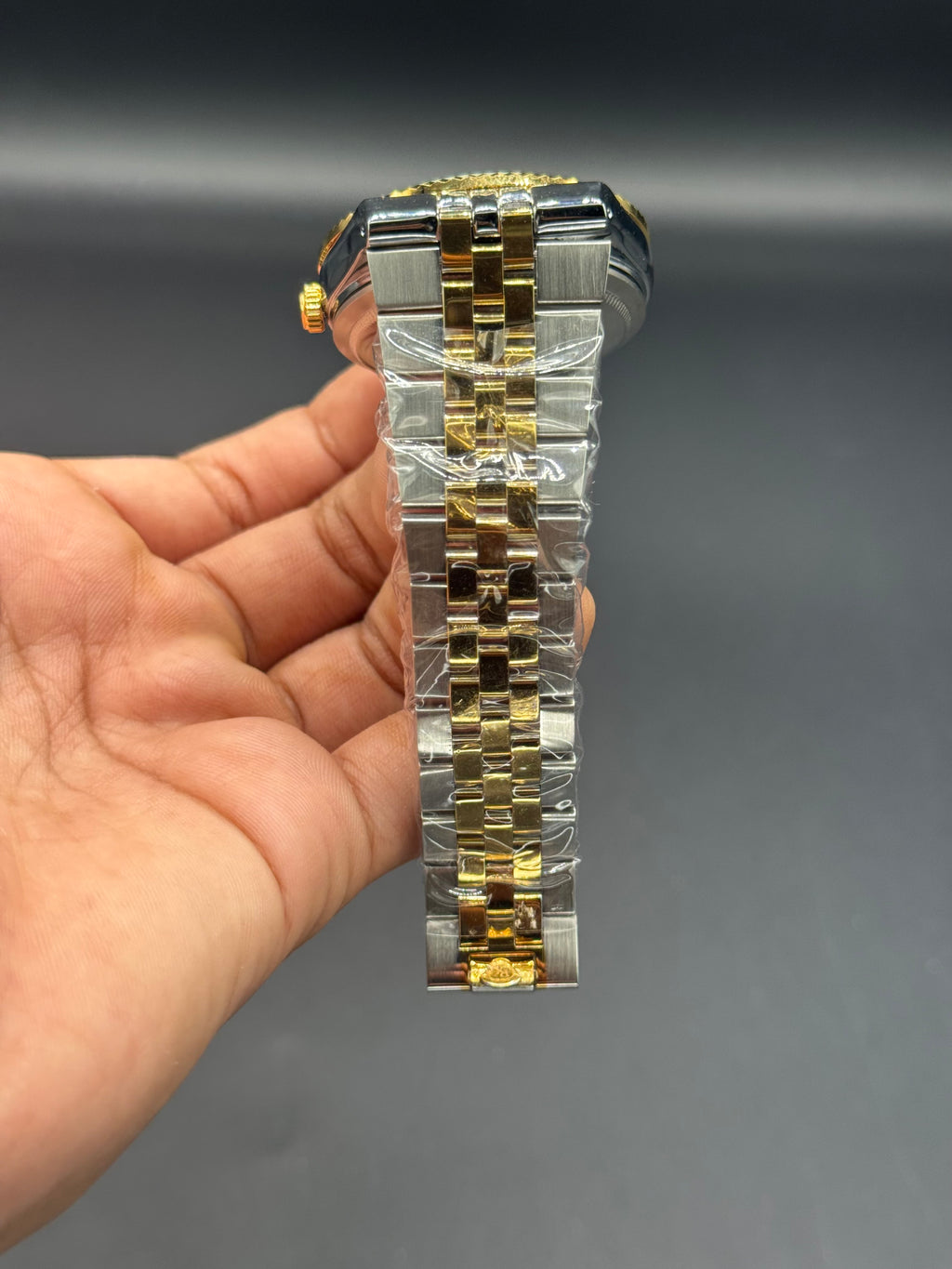 White Dial Land-Dweller Inspired | Semi Automatic Machinery | Two Tone Stainless Steel Chain | Honeycomb Texture | Date Display